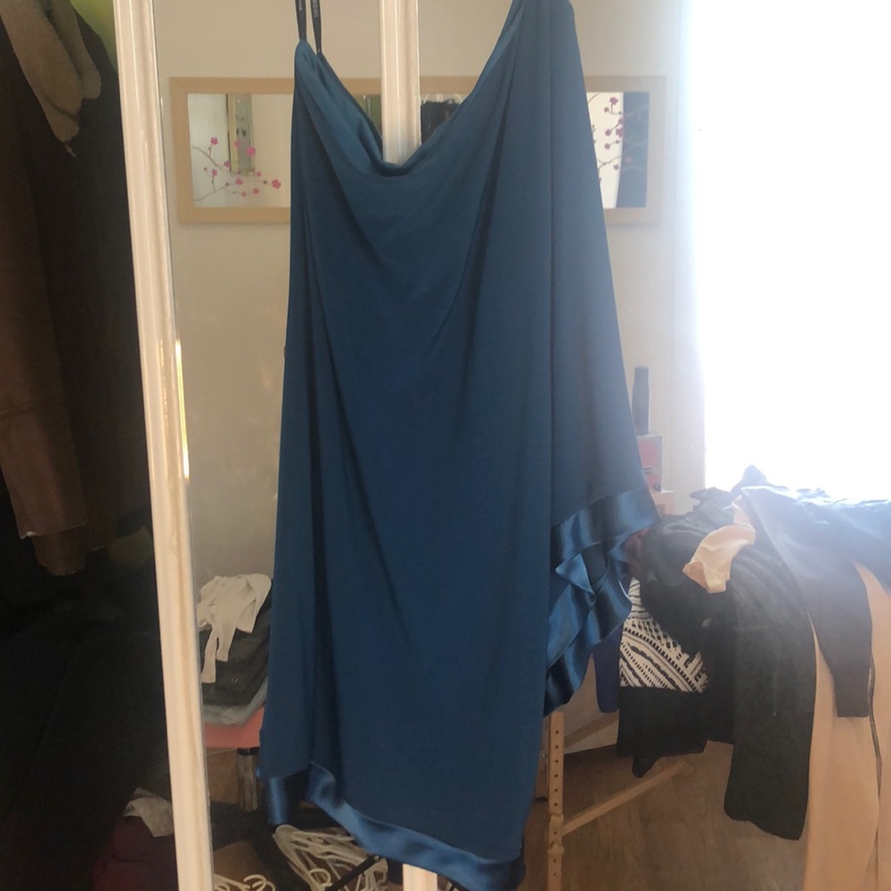 Dress - Picture 2 of 4